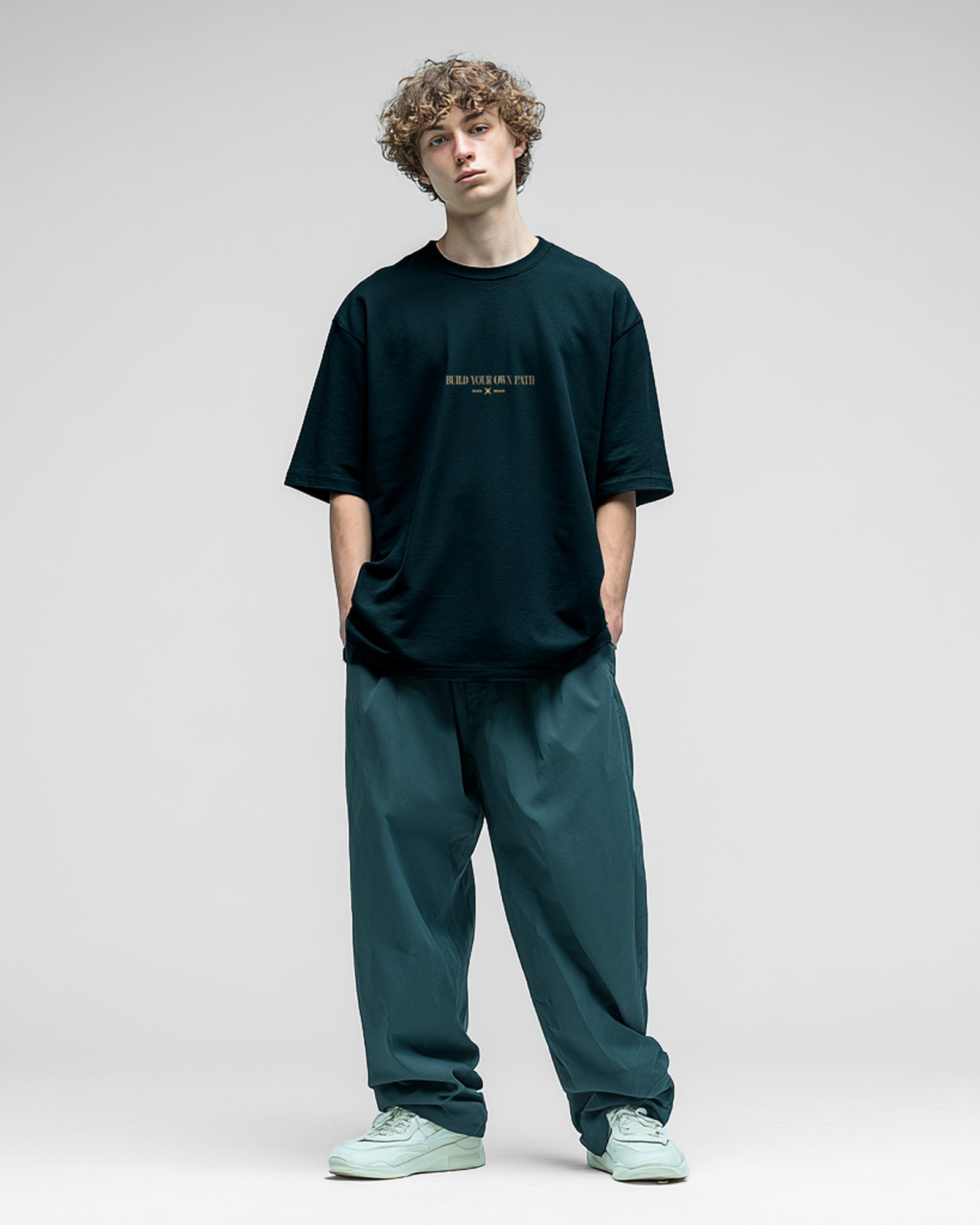 Camiseta hood Unisex Oversize modelo Break the Ball color negro