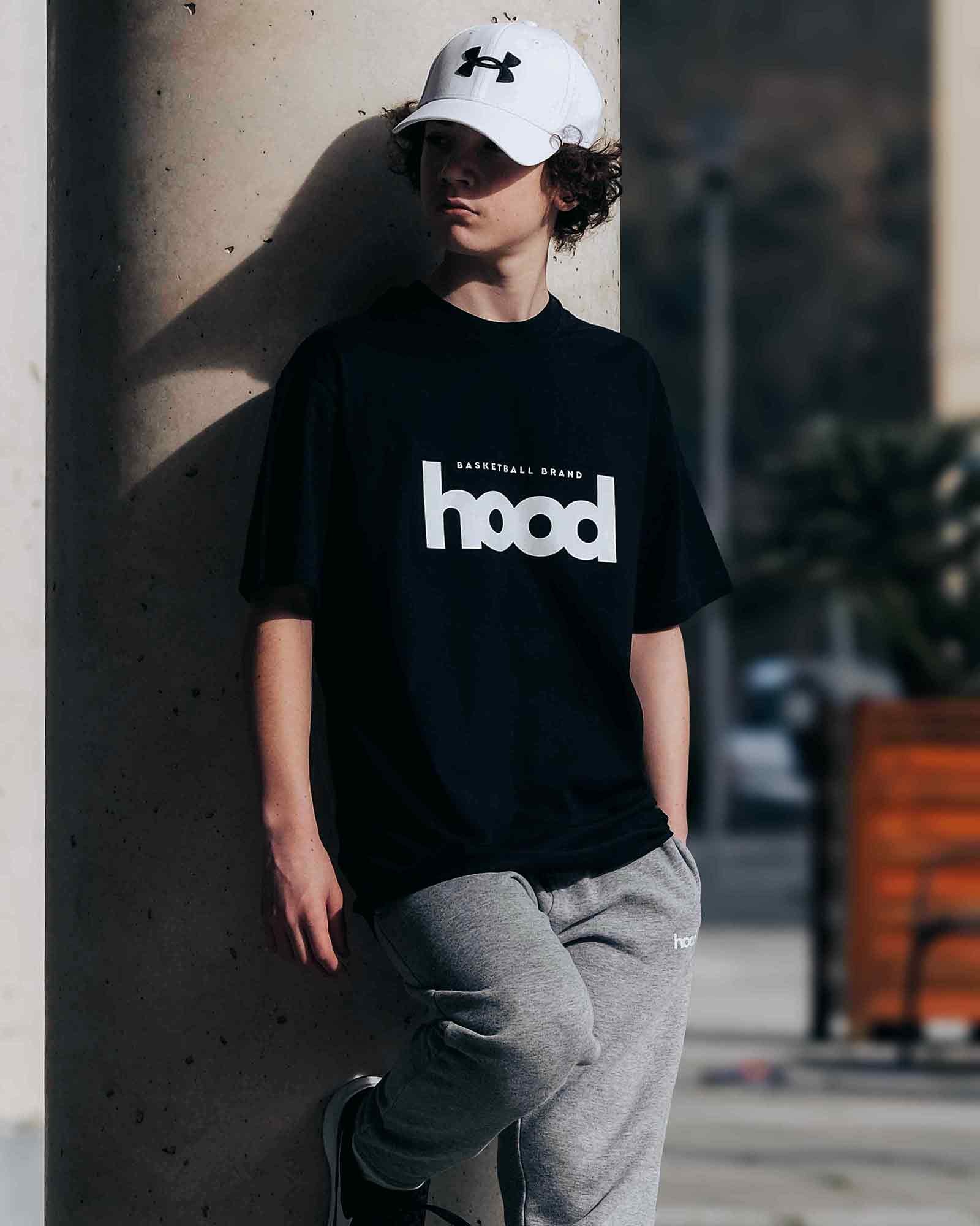 Camiseta hood Unisex Oversize modelo Logo color negro