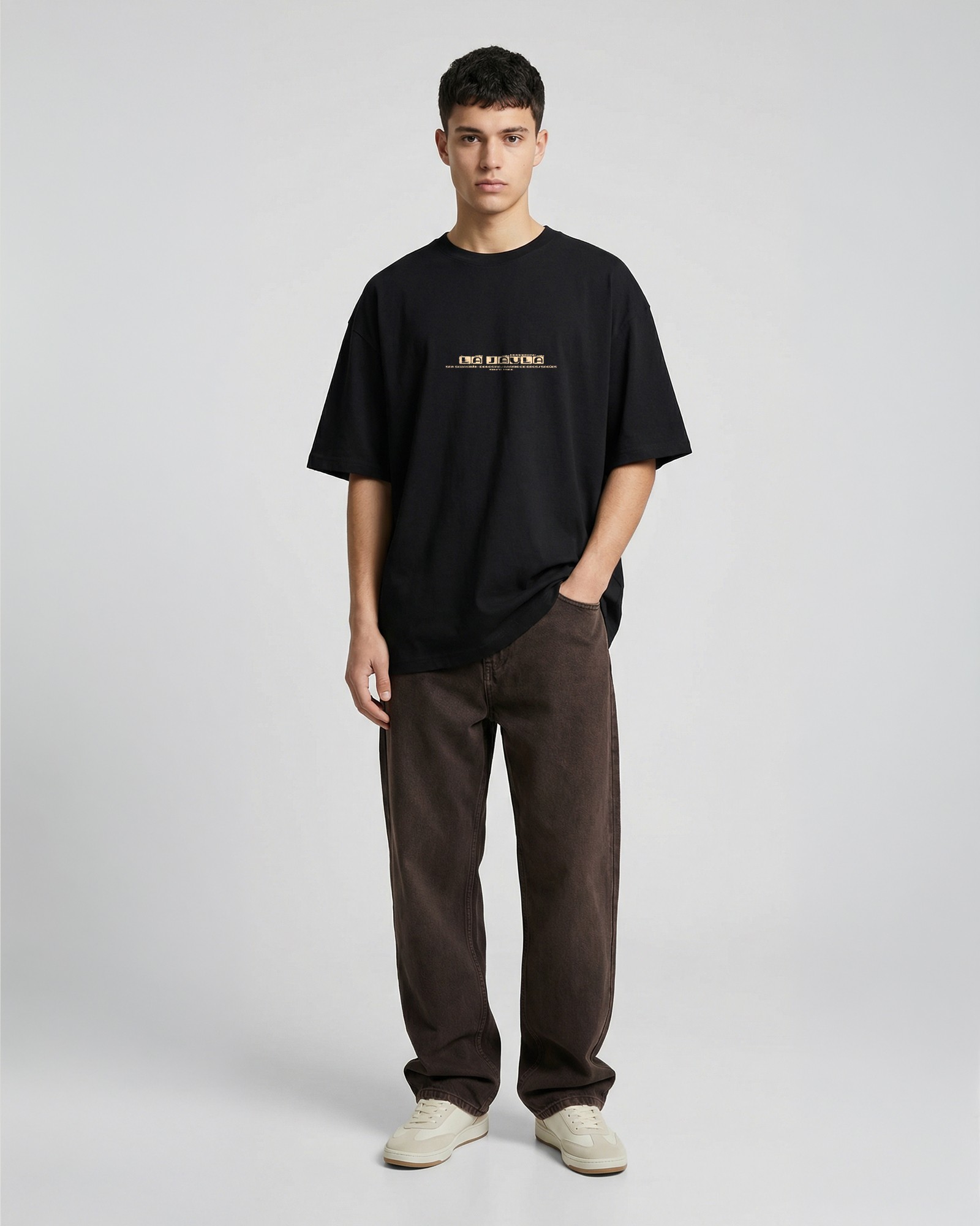 Camiseta hood Unisex Oversize modelo LA JAULA color negro