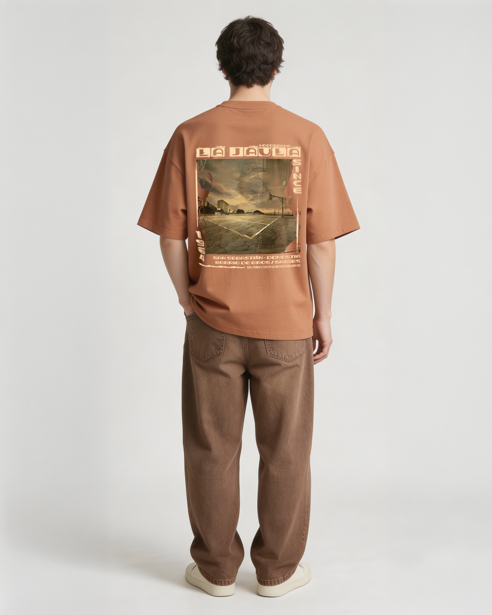 Camiseta hood Unisex Oversize modelo LA JAULA color mocha