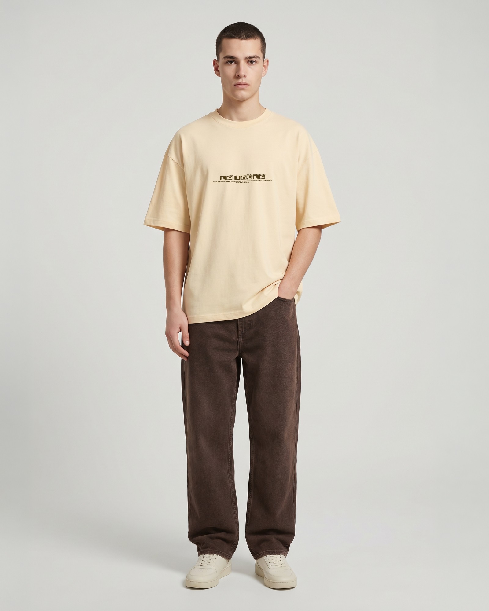 Camiseta hood Unisex Oversize modelo LA JAULA color butter cream